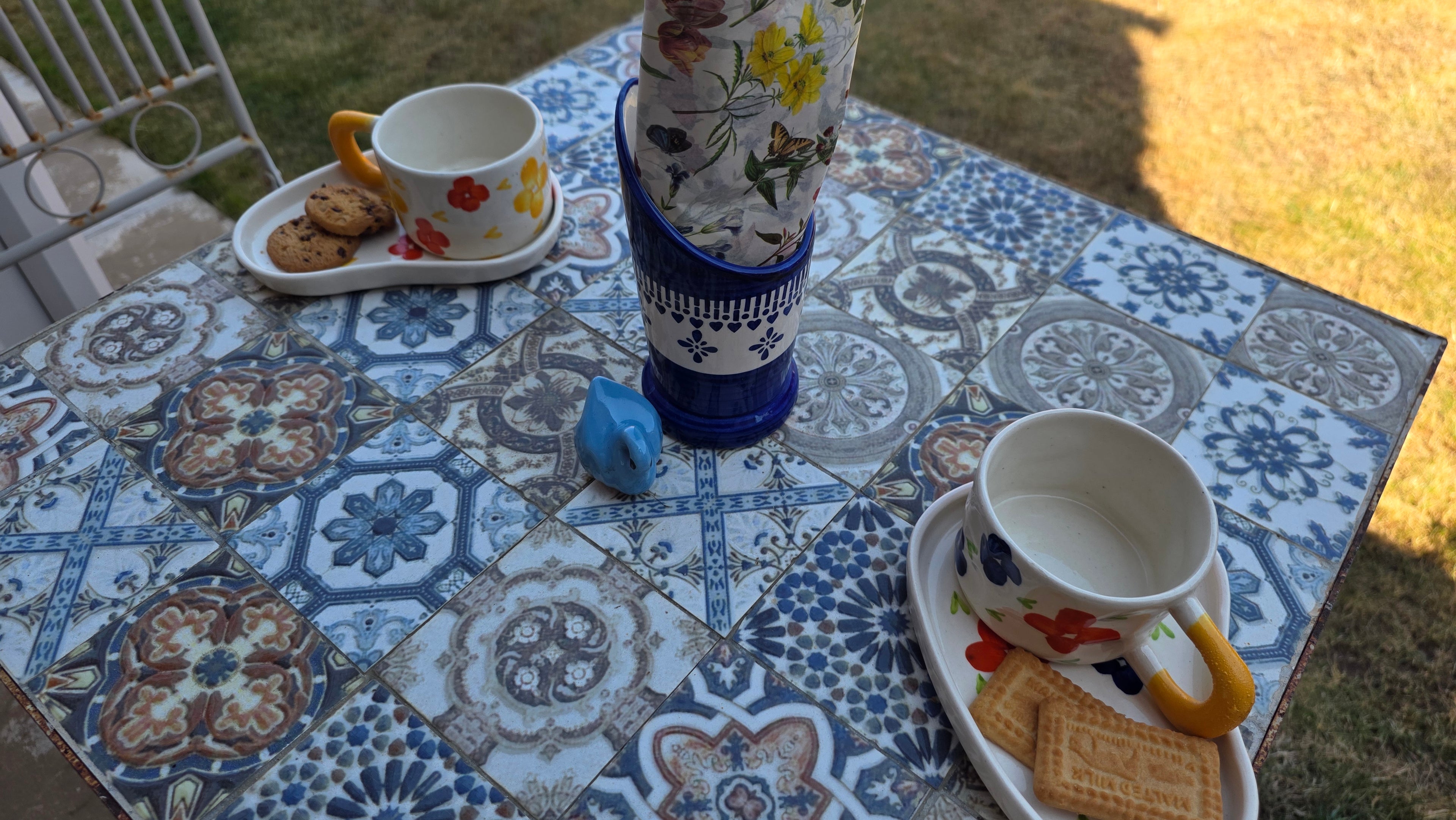 Handcrafted Patterned Ceramic Tissue Holder