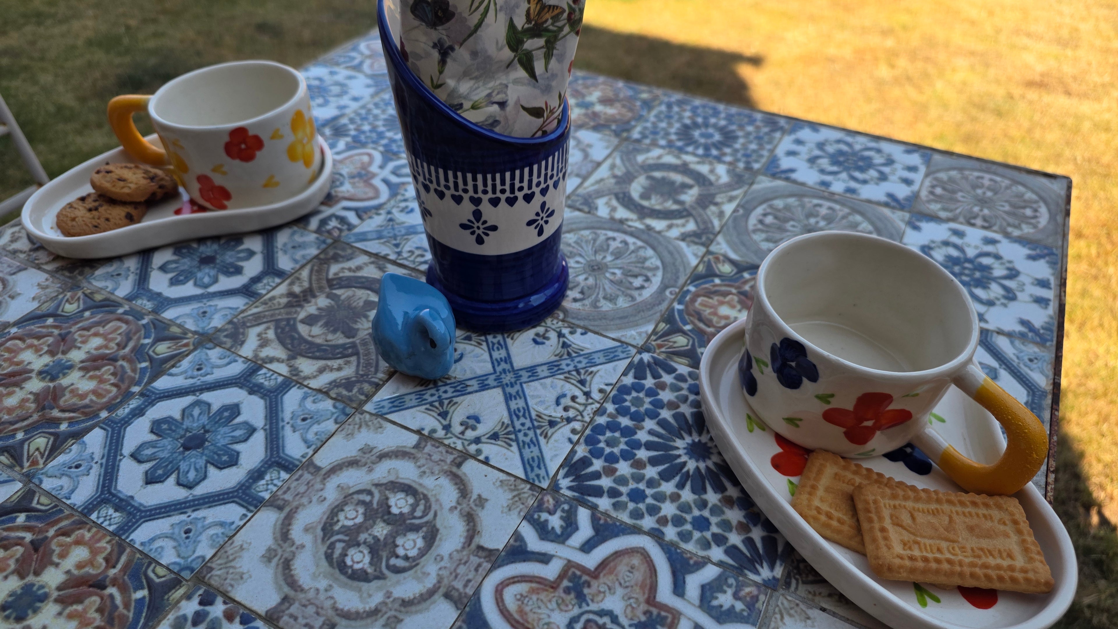 Handcrafted Patterned Ceramic Tissue Holder