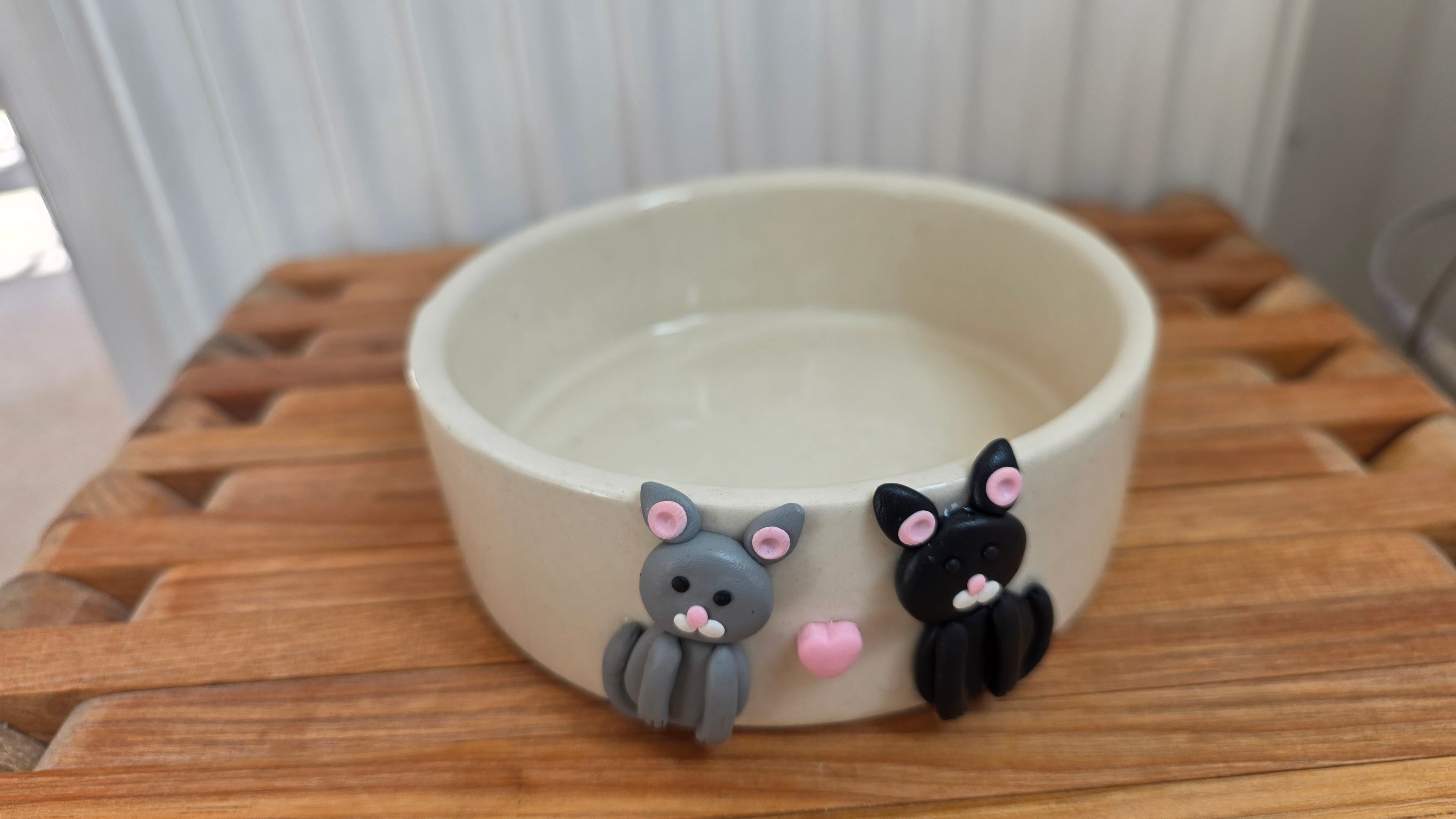 Handcrafted Ceramic Pet Food Bowl with 3D Cat/Dog Design – Small/Medium