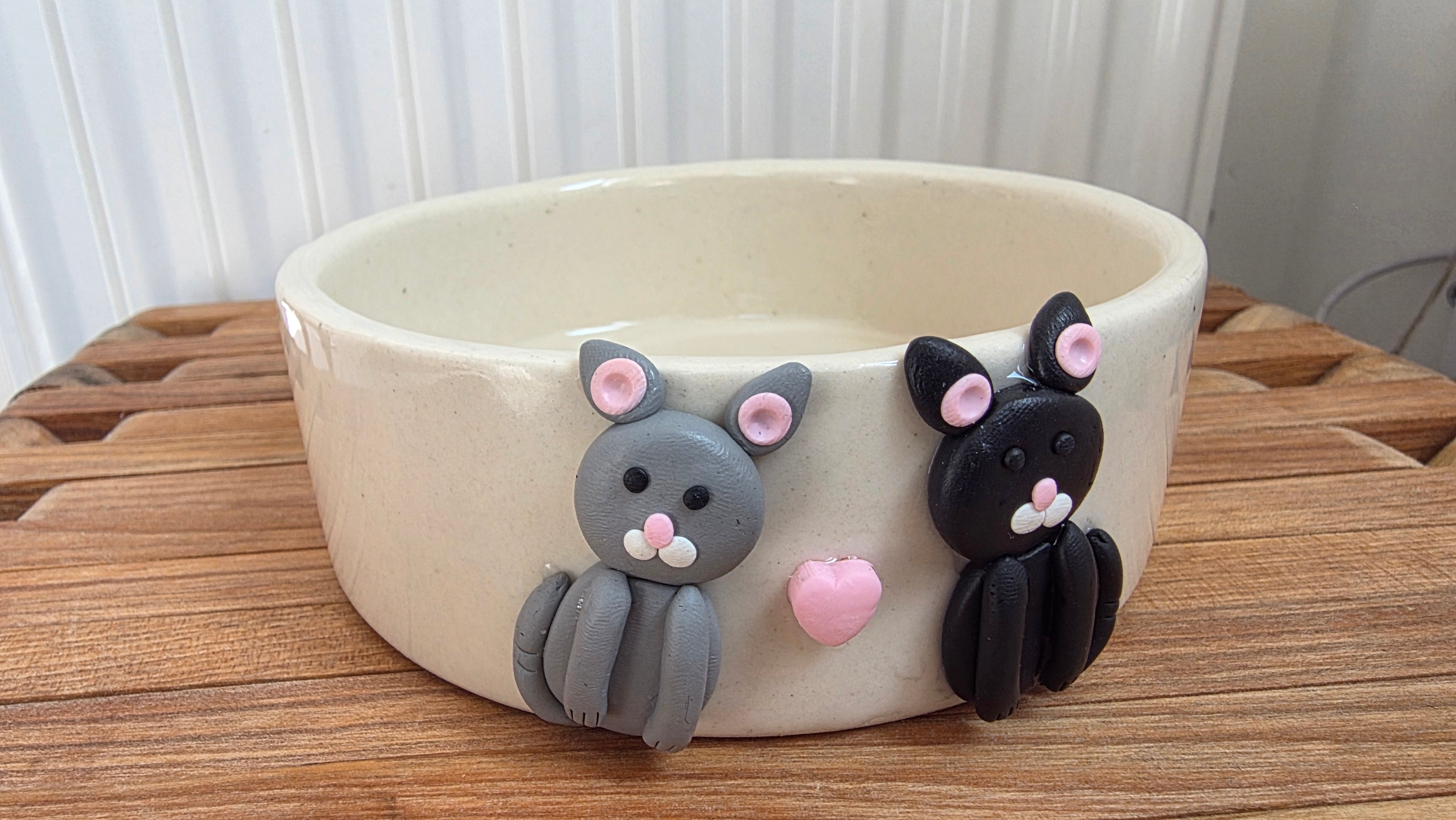 Handcrafted Ceramic Pet Food Bowl with 3D Cat/Dog Design – Small/Medium